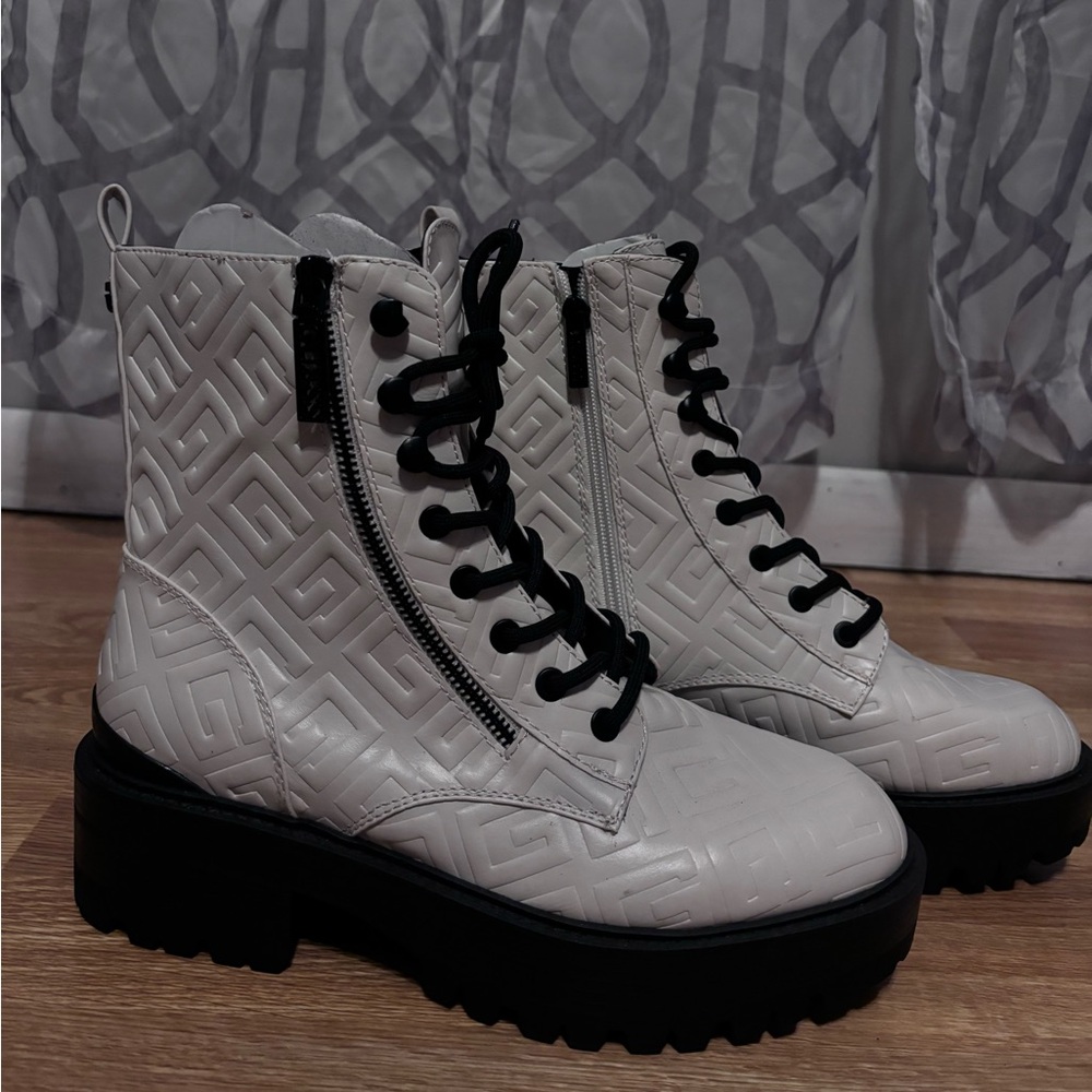 Guess boots